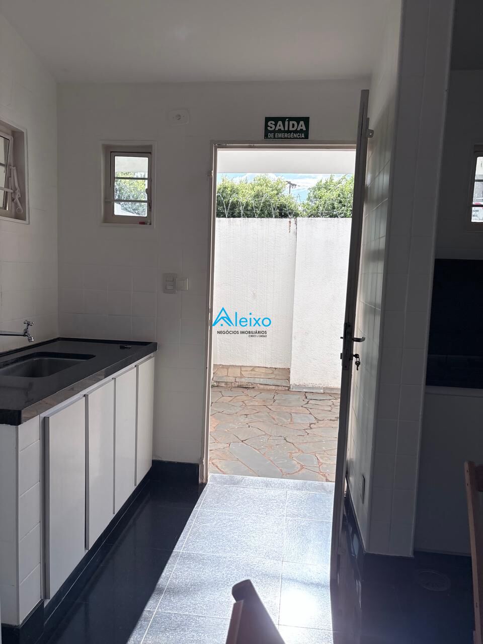 Casa com 4 quartos à venda, 550m² — foto 4 de 18