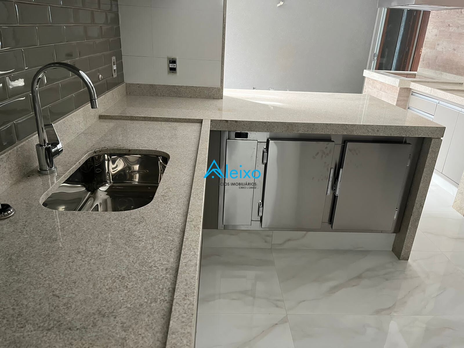 Casa com 3 quartos à venda, 179m² — foto 4 de 13