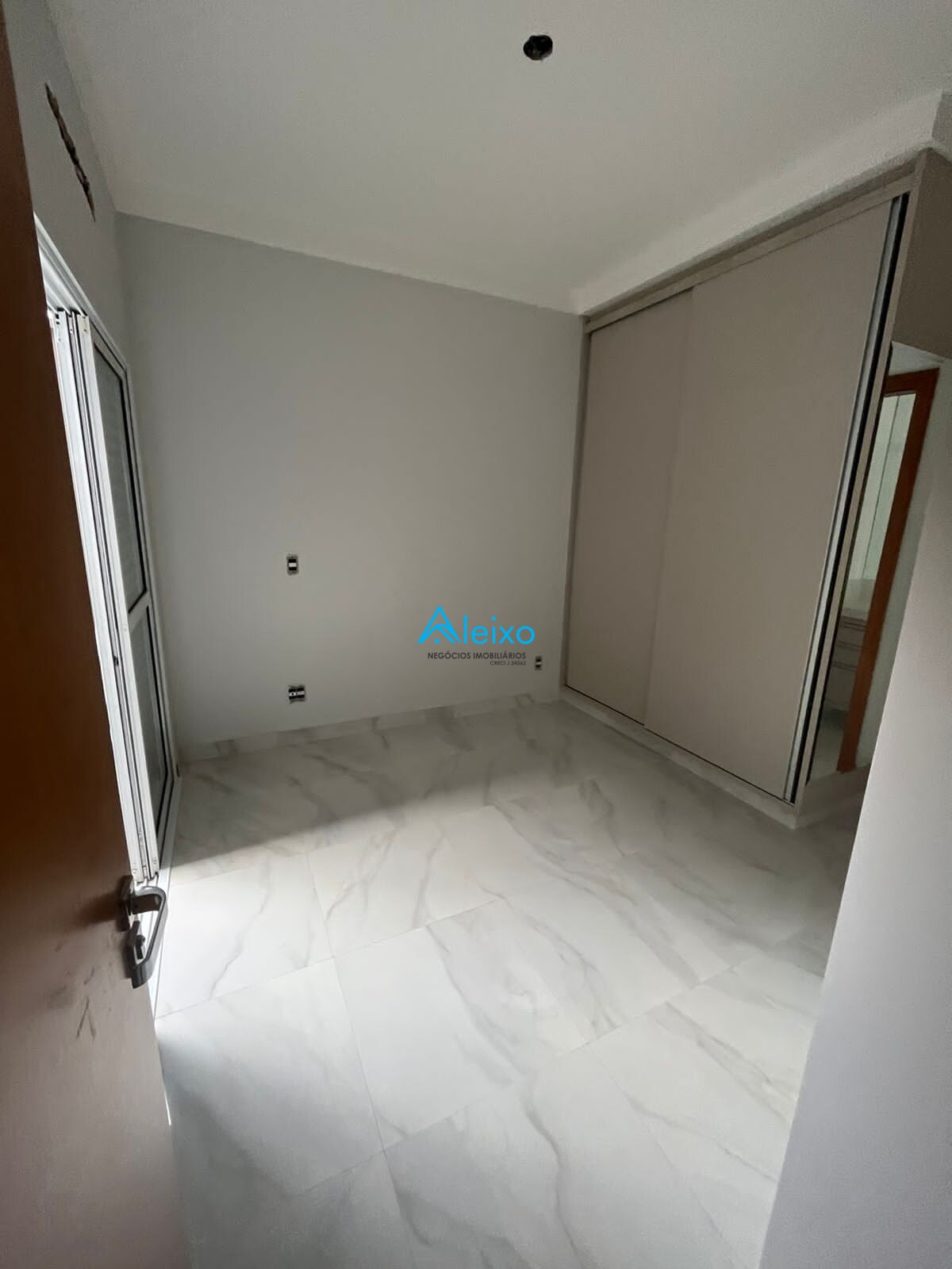 Casa com 3 quartos à venda, 179m² — foto 11 de 13