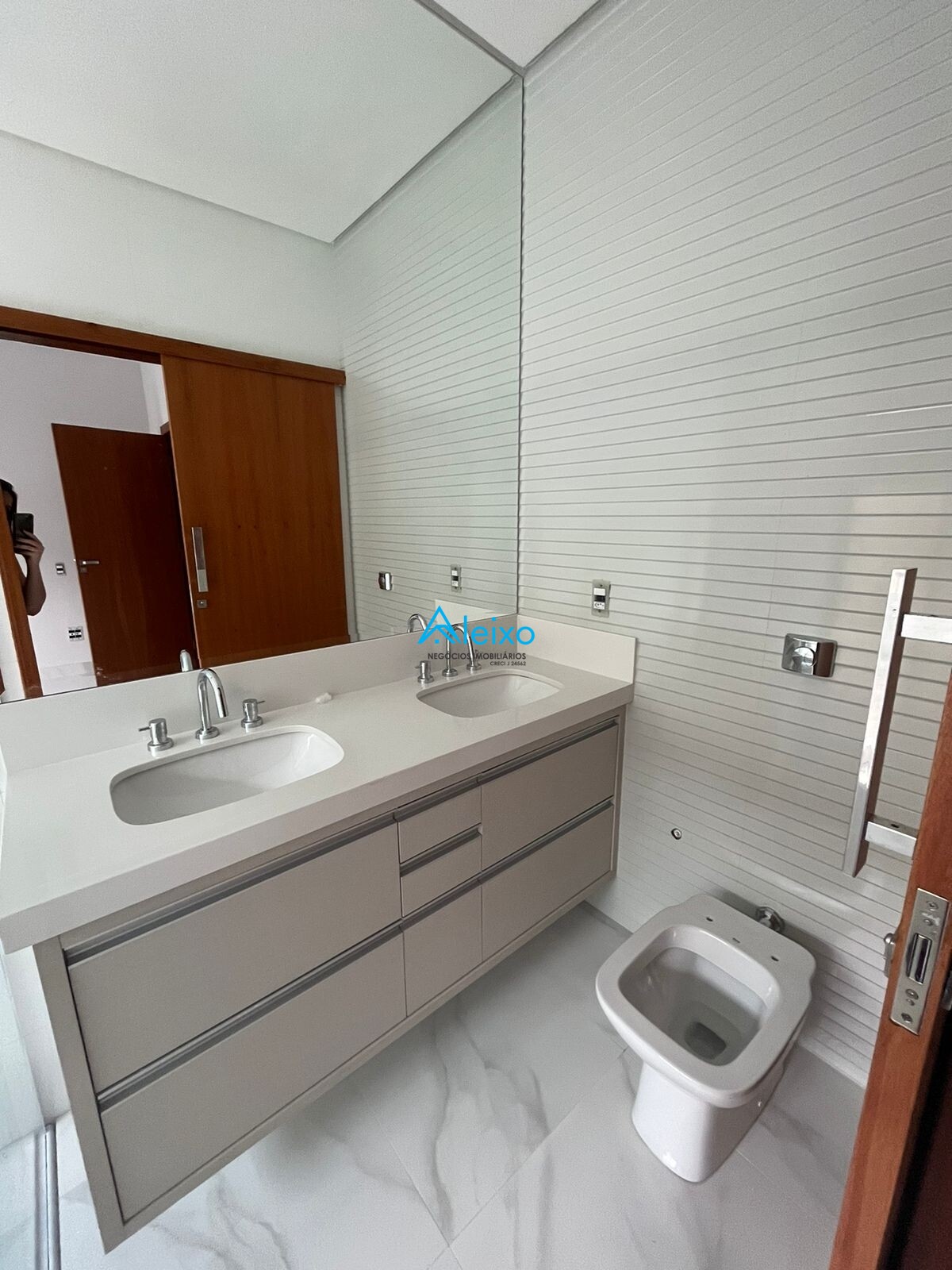 Casa com 3 quartos à venda, 179m² — foto 10 de 13