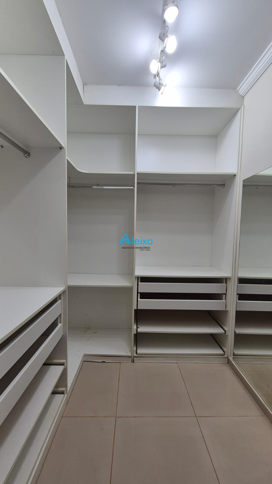 Casa de Condomínio com 3 quartos à venda, 350m² — foto 16 de 29