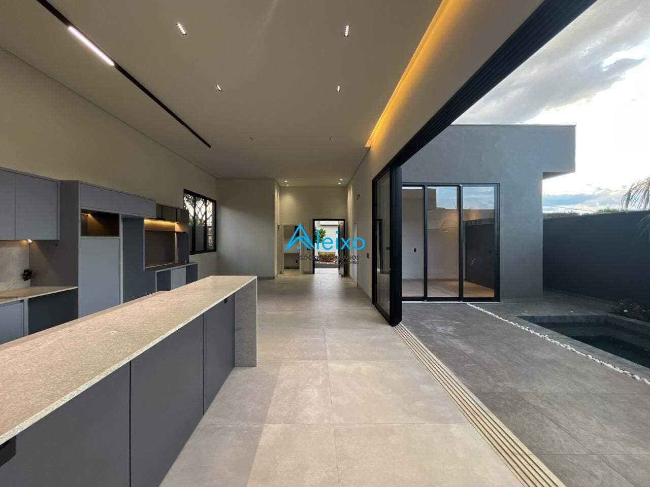 Casa de Condomínio com 3 quartos à venda, 223m² — foto 4 de 16