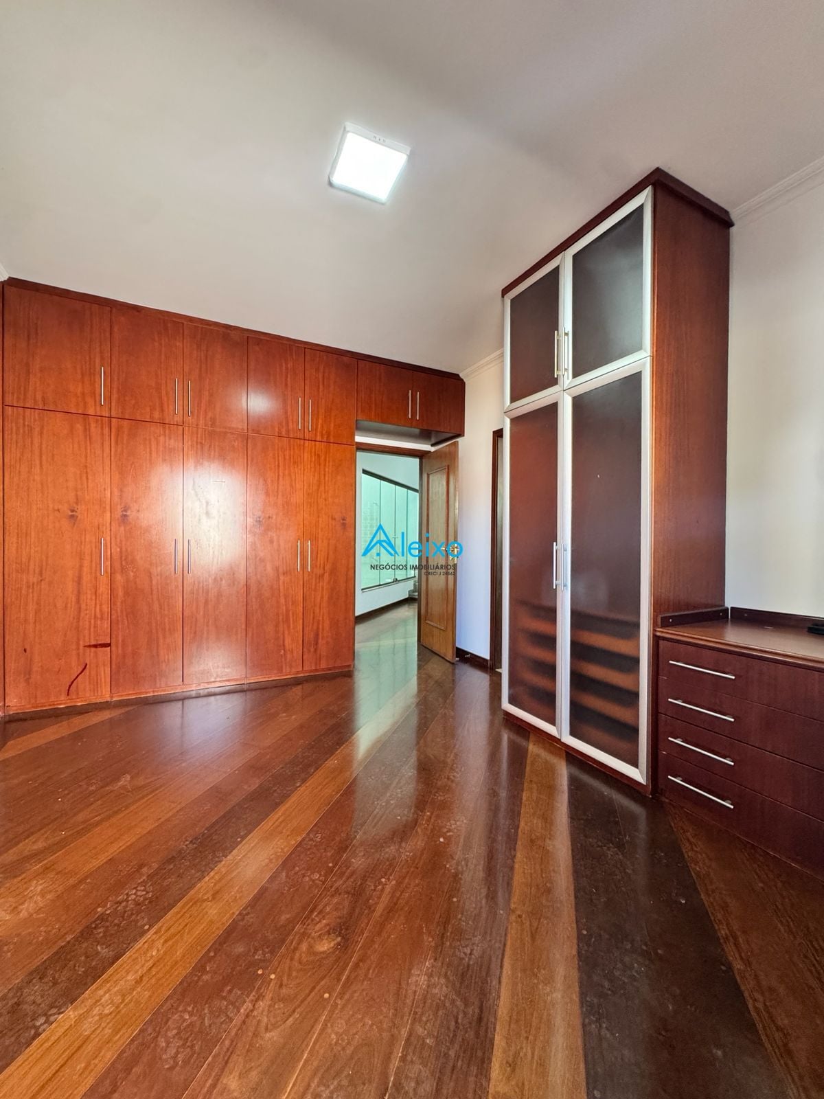 Casa de Condomínio com 3 quartos para aluguel, 385m² — foto 5 de 6