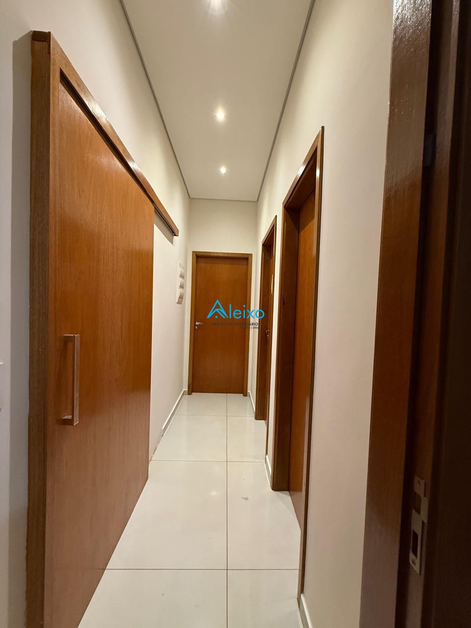 Casa com 4 quartos à venda — foto 6 de 18