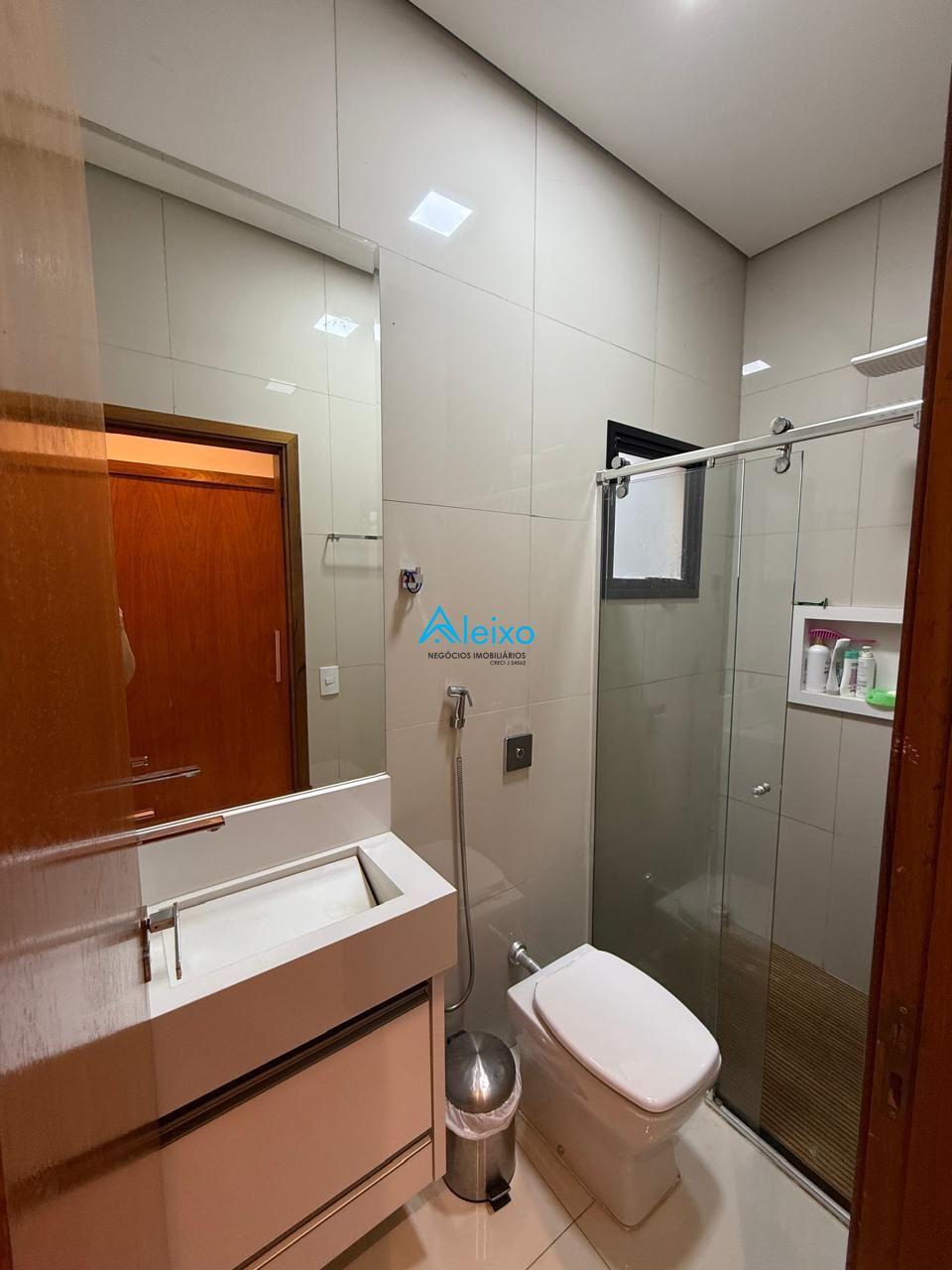Casa com 4 quartos à venda — foto 15 de 18