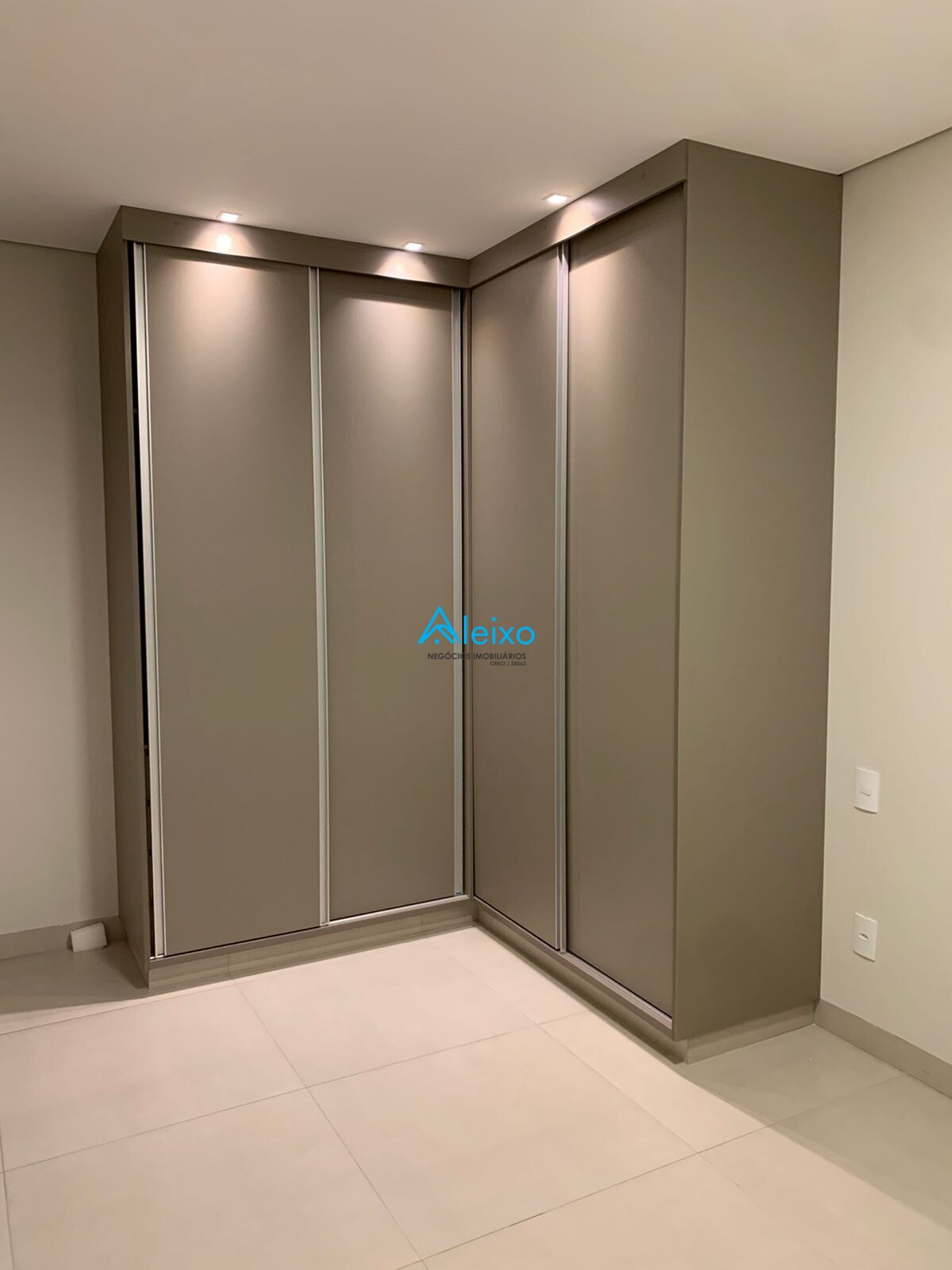 Casa de Condomínio com 3 quartos à venda, 210m² — foto 14 de 18