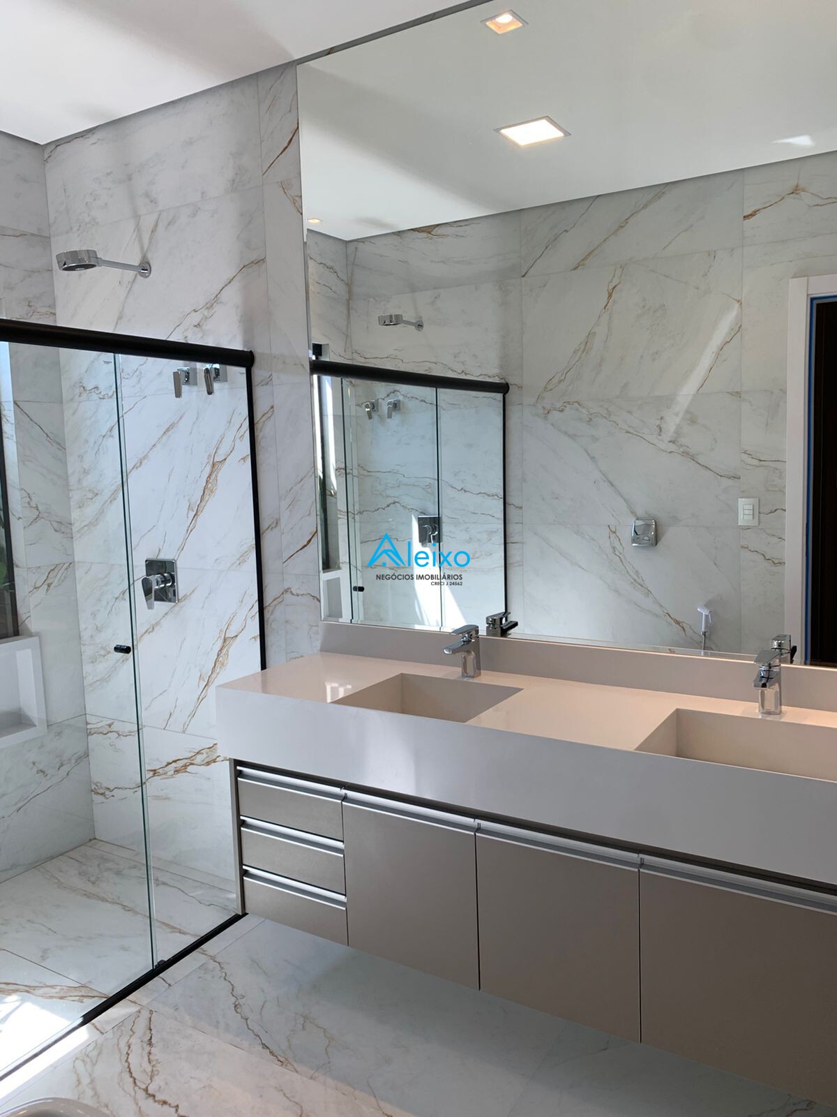 Casa de Condomínio com 3 quartos à venda, 210m² — foto 15 de 18