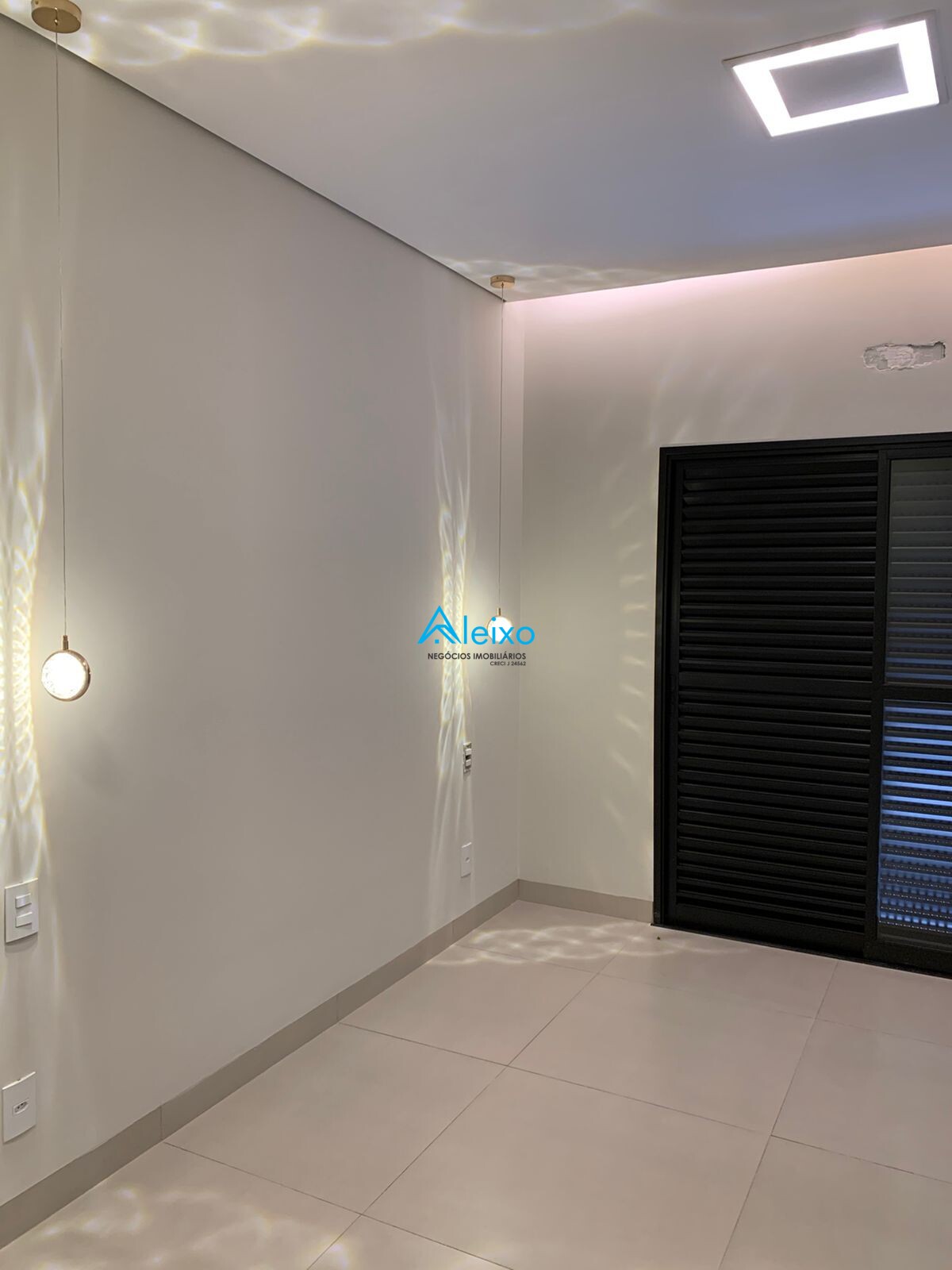 Casa de Condomínio com 3 quartos à venda, 210m² — foto 9 de 18