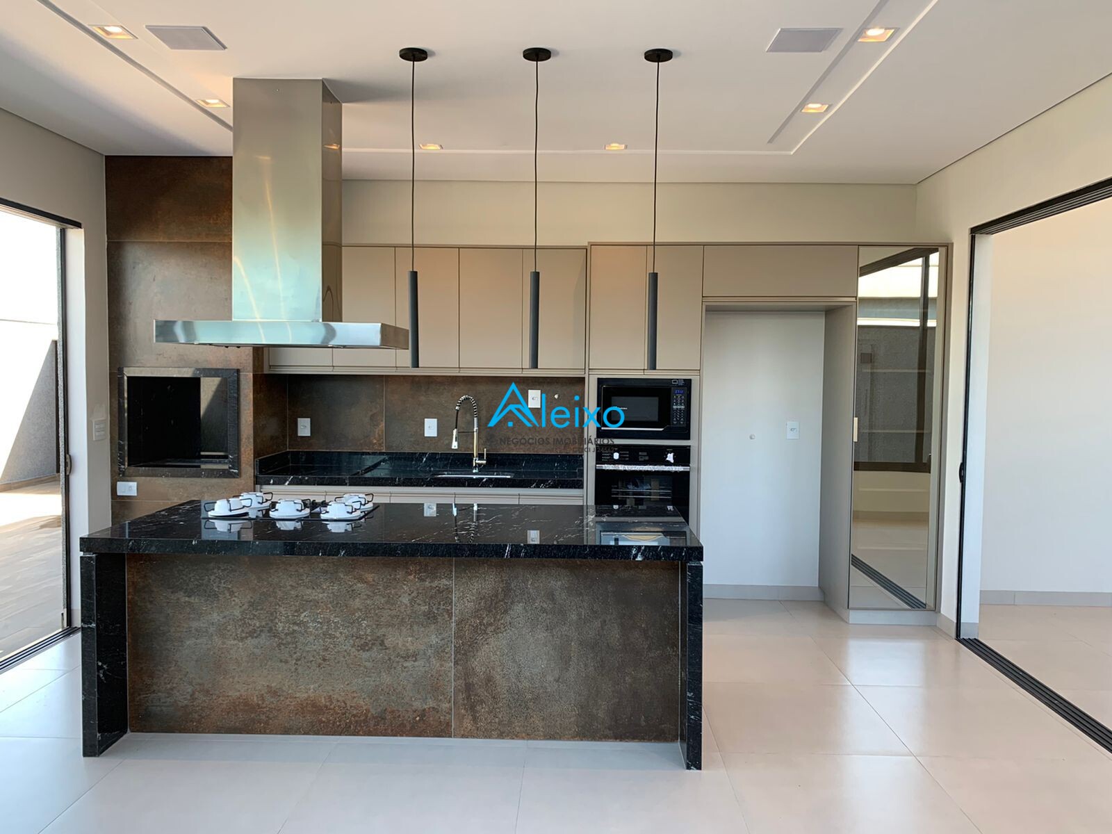 Casa de Condomínio com 3 quartos à venda, 210m² — foto 4 de 18
