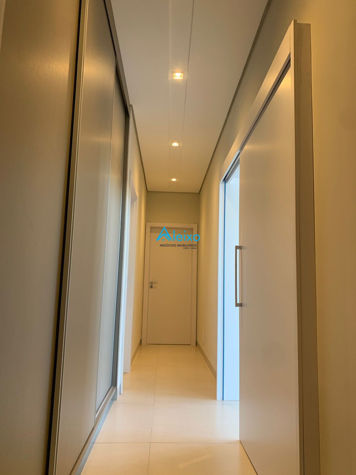 Casa de Condomínio com 3 quartos à venda, 210m² — foto 12 de 18