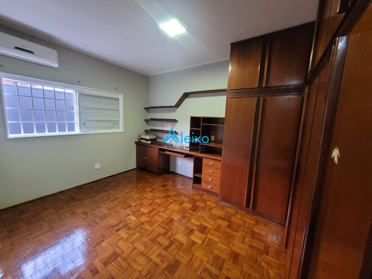 Casa com 4 quartos para aluguel, 430m² — foto 11 de 18