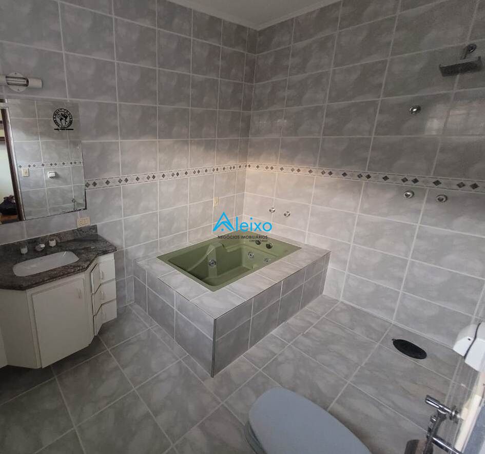 Casa com 4 quartos para aluguel, 430m² — foto 14 de 18