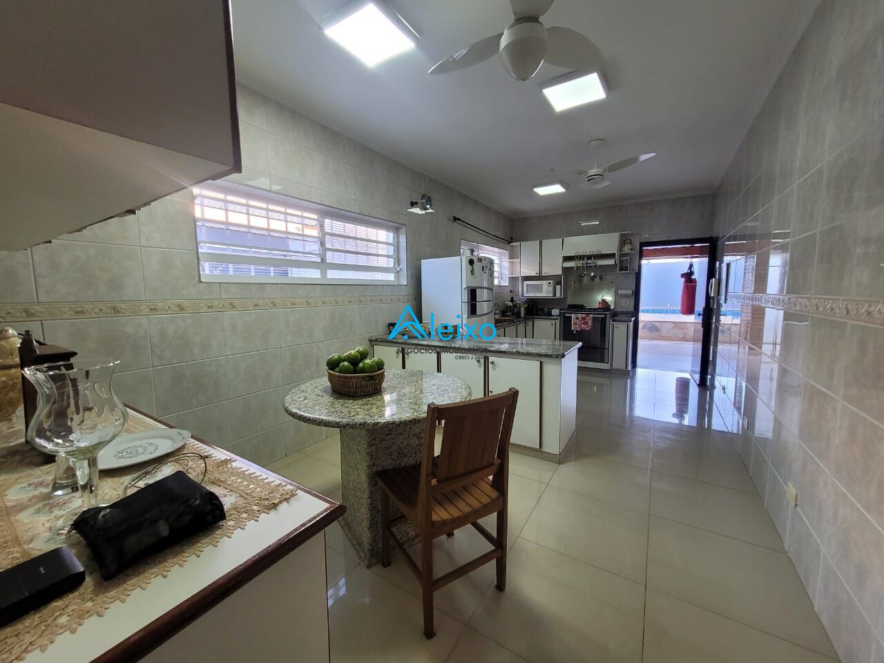 Casa com 4 quartos para aluguel, 430m² — foto 6 de 18