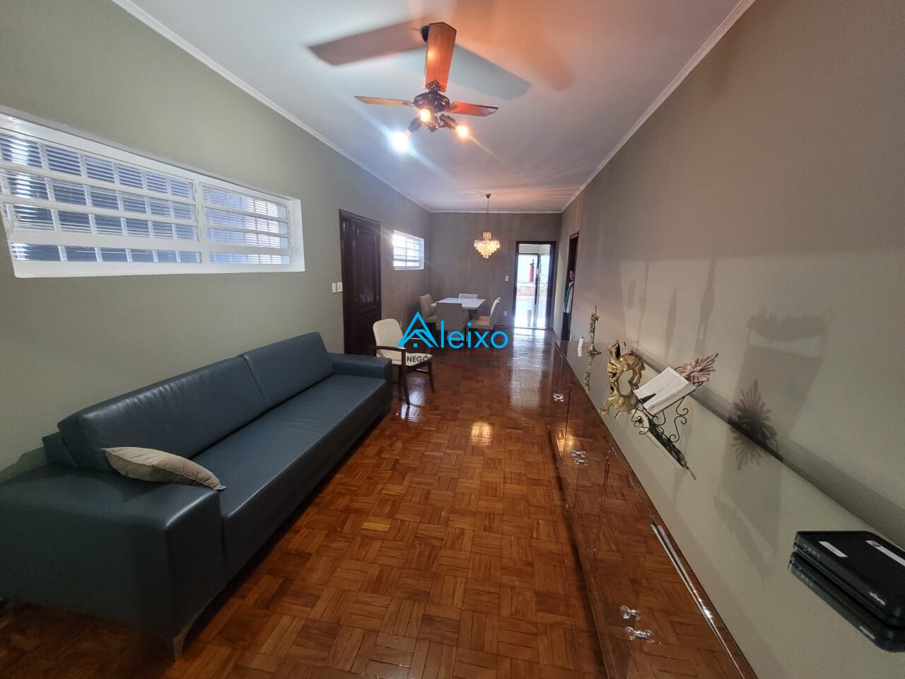 Casa com 4 quartos para aluguel, 430m² — foto 8 de 18