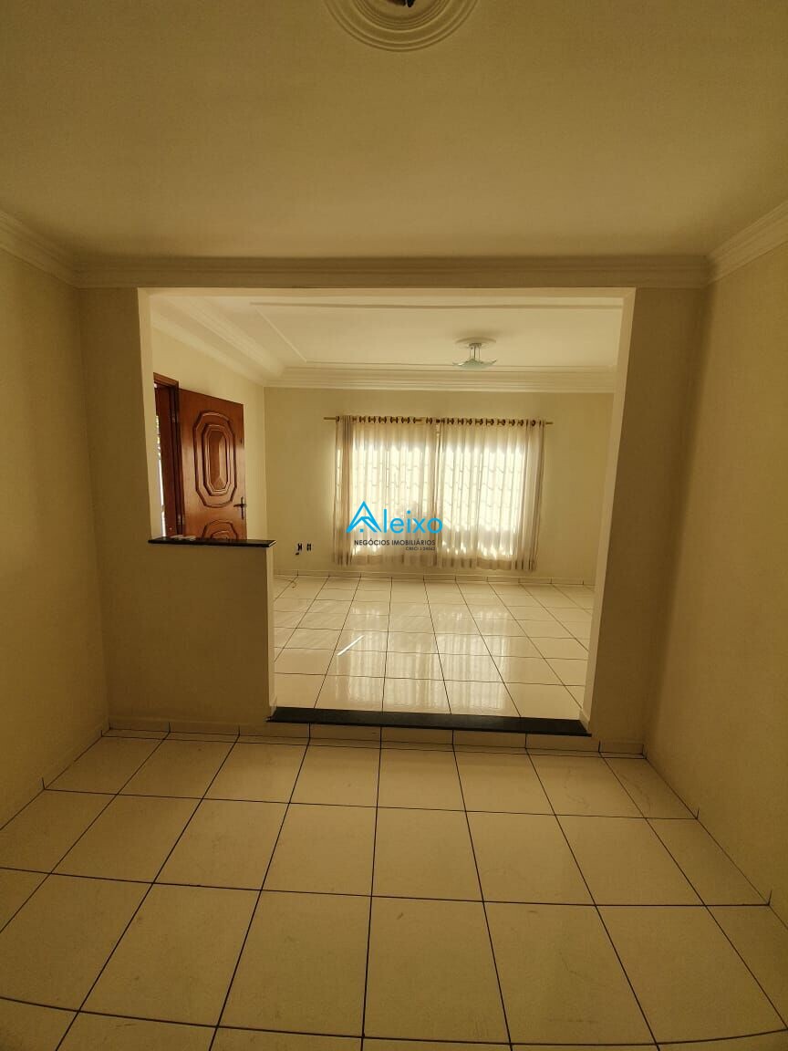 Casa com 3 quartos à venda — foto 6 de 15