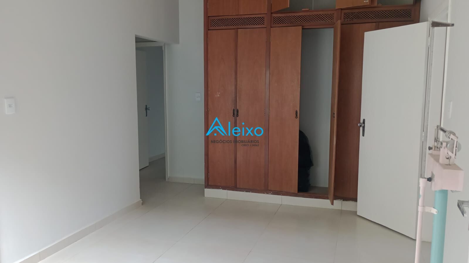Conjunto Comercial / Sala para aluguel, 240m² — foto 11 de 11