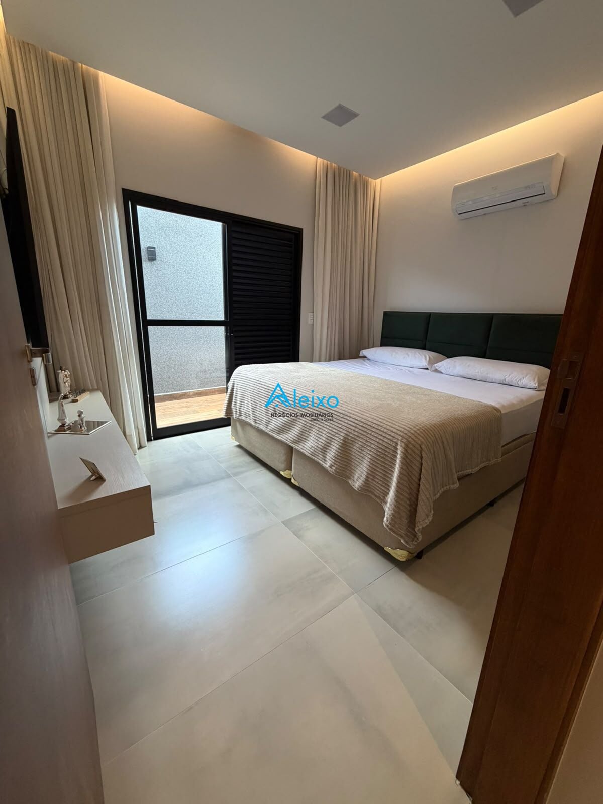 Casa de Condomínio com 3 quartos à venda, 256m² — foto 11 de 29