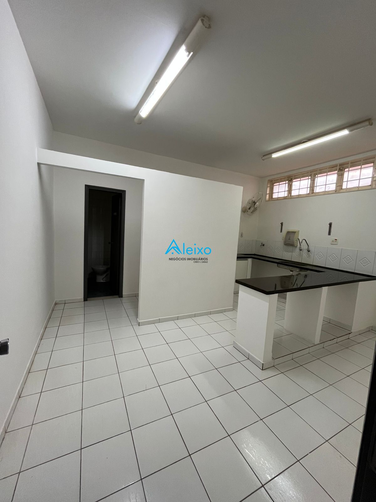 Conjunto Comercial / Sala para aluguel, 350m² — foto 12 de 15