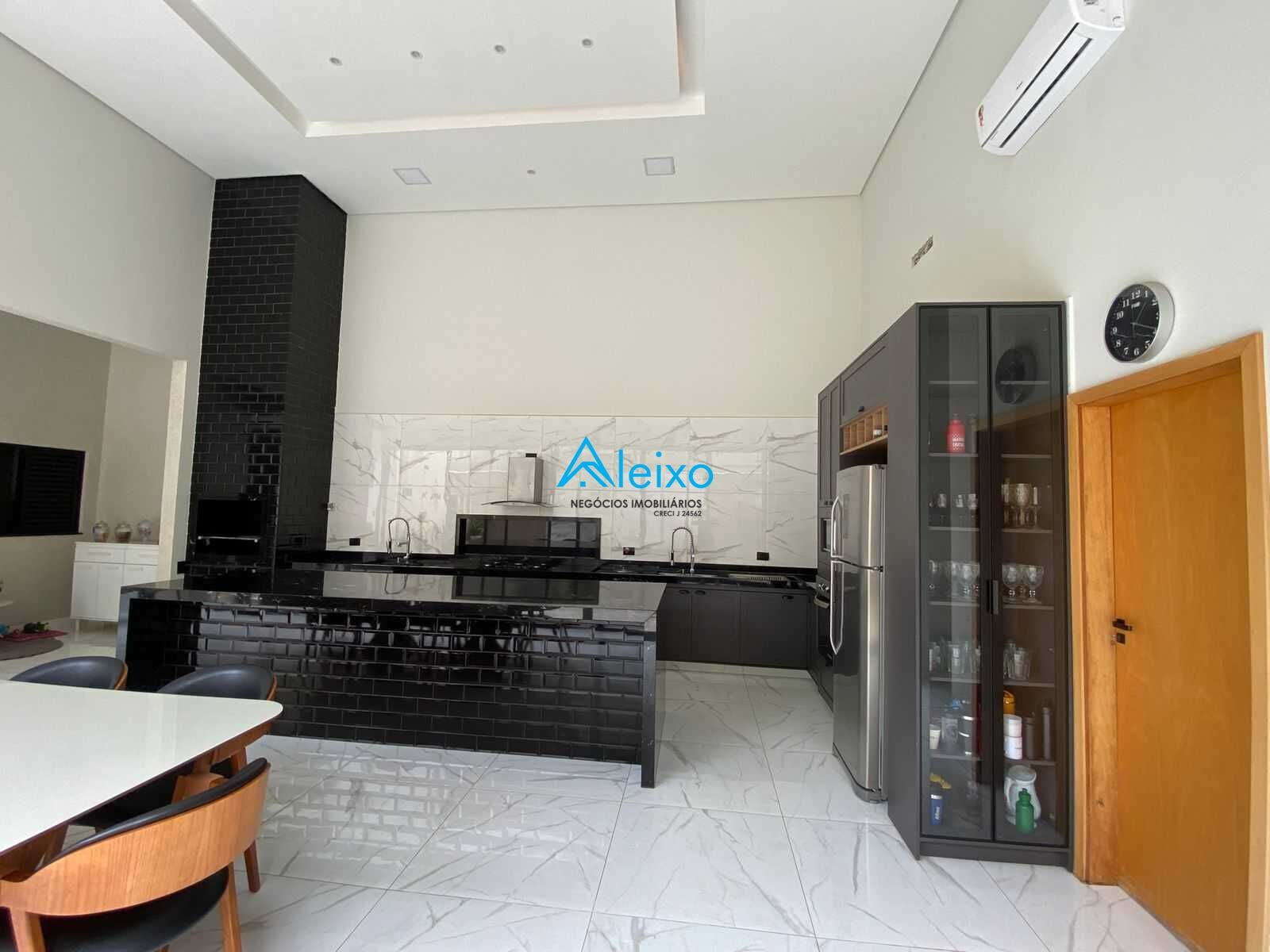 Casa com 3 quartos à venda, 200m² — foto 19 de 25