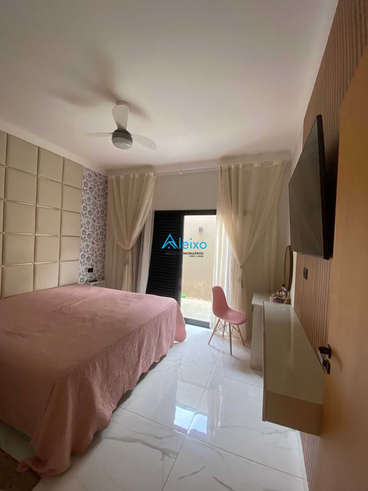 Casa com 3 quartos à venda, 200m² — foto 16 de 25