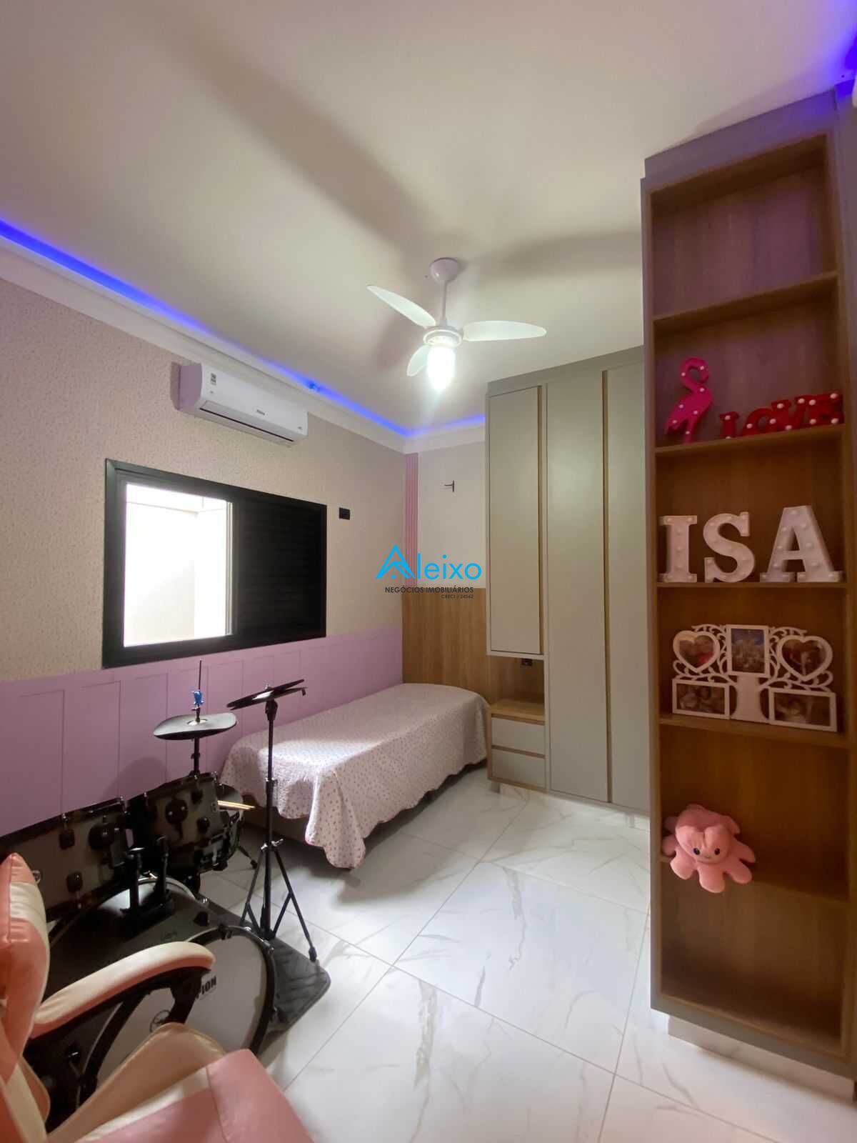 Casa com 3 quartos à venda, 200m² — foto 10 de 25