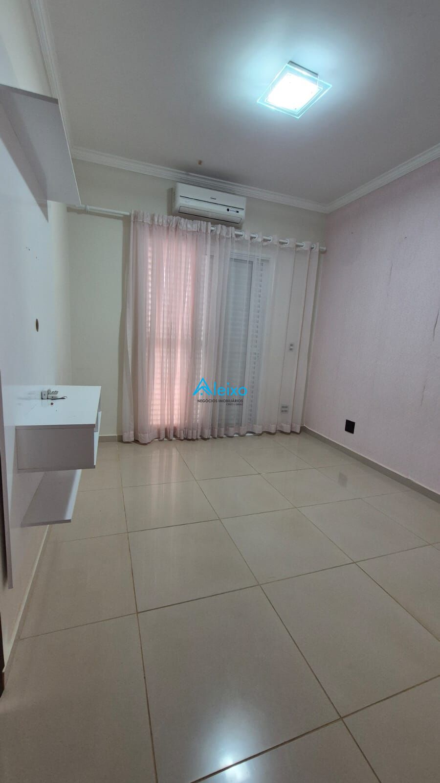Casa de Condomínio com 3 quartos para aluguel, 350m² — foto 19 de 29