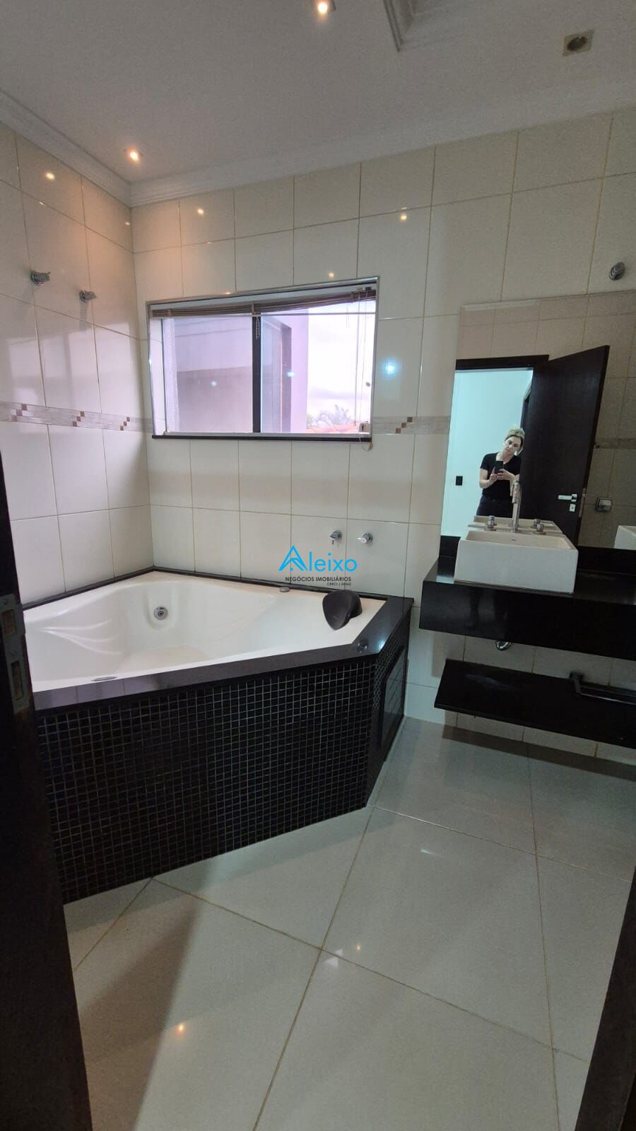 Casa de Condomínio com 3 quartos para aluguel, 350m² — foto 22 de 29