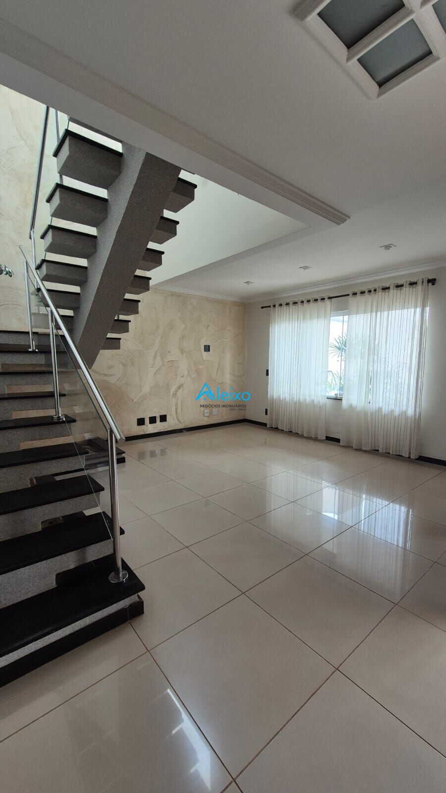 Casa de Condomínio com 3 quartos para aluguel, 350m² — foto 13 de 29