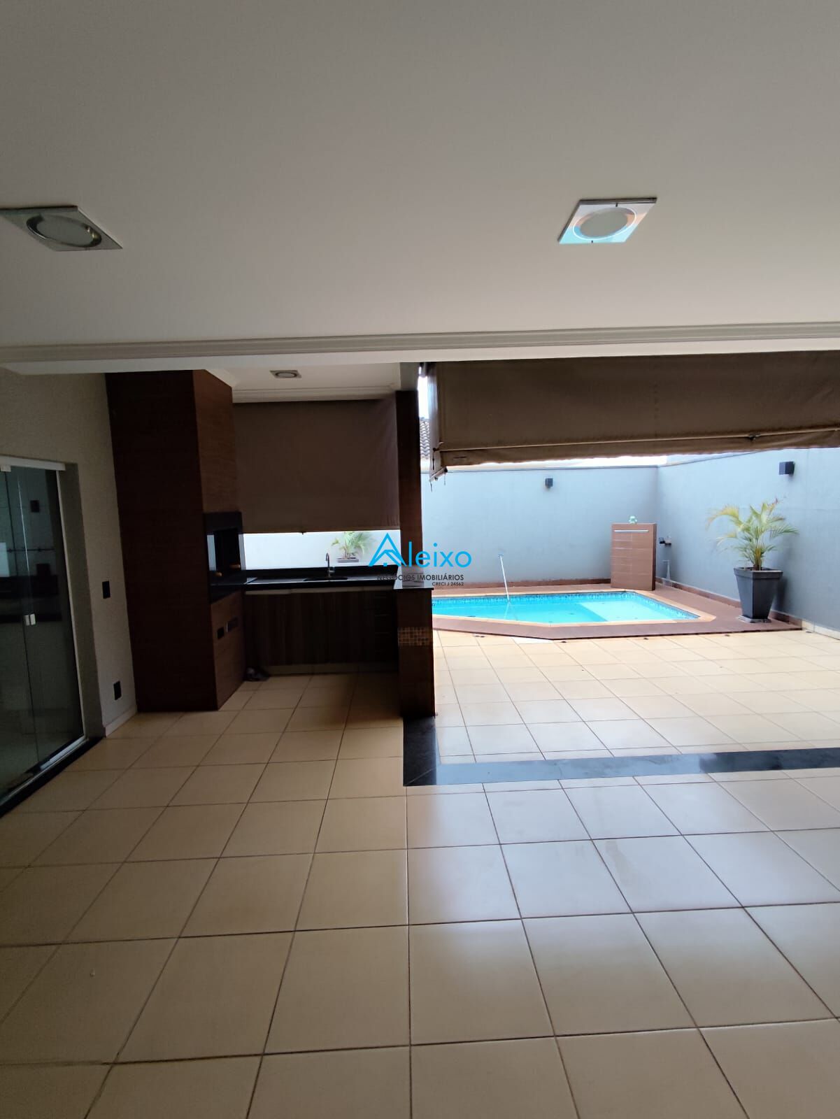 Casa de Condomínio com 3 quartos para aluguel, 350m² — foto 4 de 29