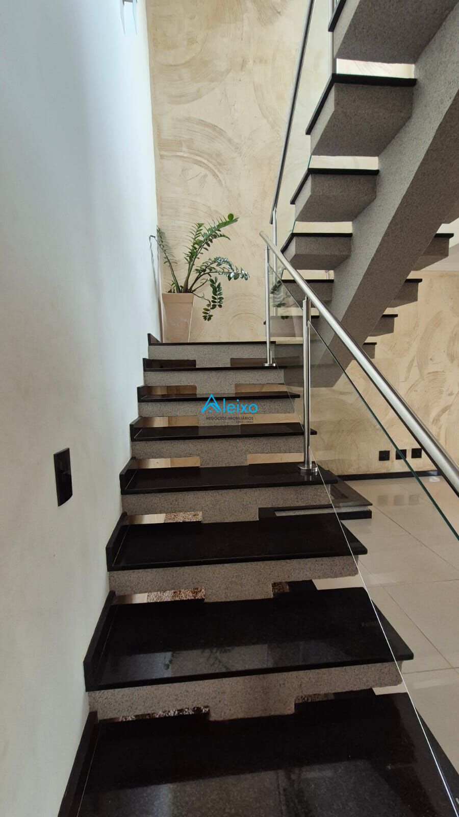 Casa de Condomínio com 3 quartos para aluguel, 350m² — foto 14 de 29