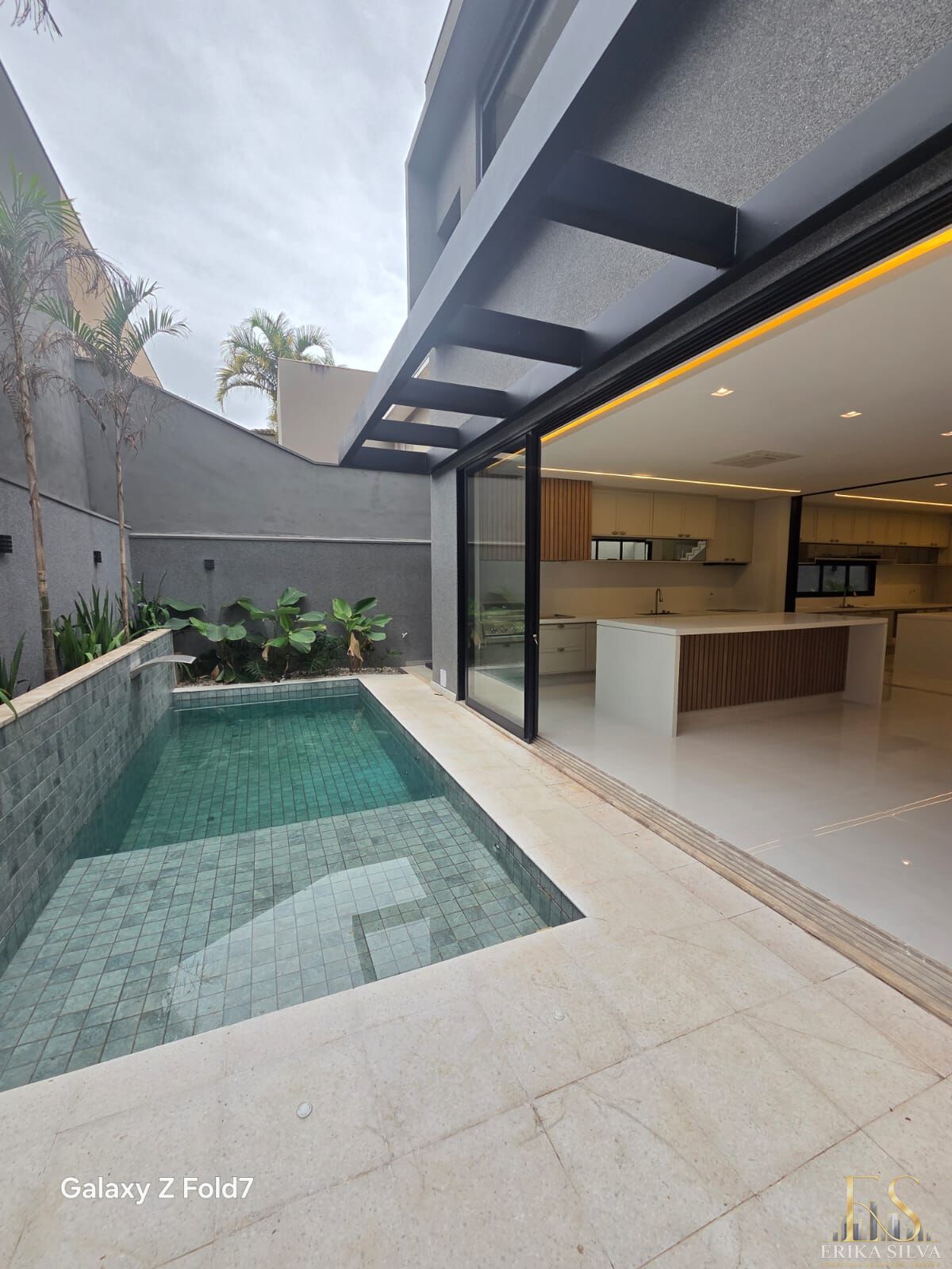Sobrado, 4 quartos, 402 m² - Foto 1