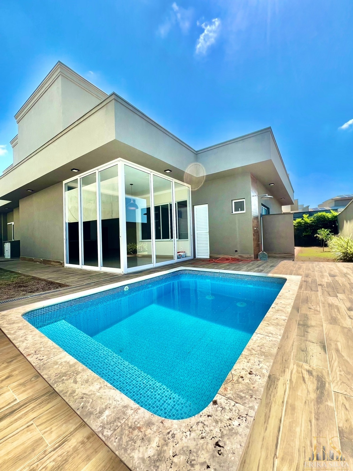 Casa, 4 quartos, 256 m² - Foto 1