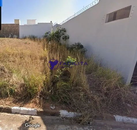 Terreno à venda no bairro Parque das Aroeiras em Passos/MG