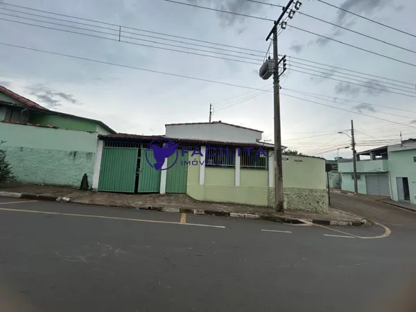 Casa à venda no bairro Jardim Colégio de Passos em Passos/MG
