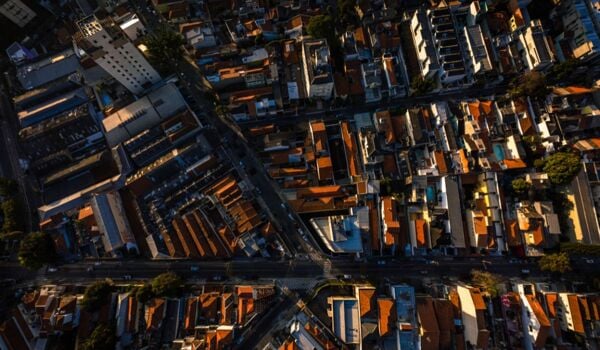 O próximo ciclo do mercado imobiliário não será sobre imóveis. Será sobre bairros.