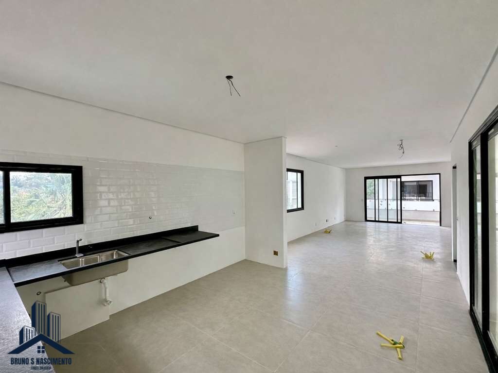 Casa à venda com 3 quartos, 3 suítes, 4 vagas e 326m² no Chácara do Refúgio, Carapicuíba (SP) — foto 9 de 30