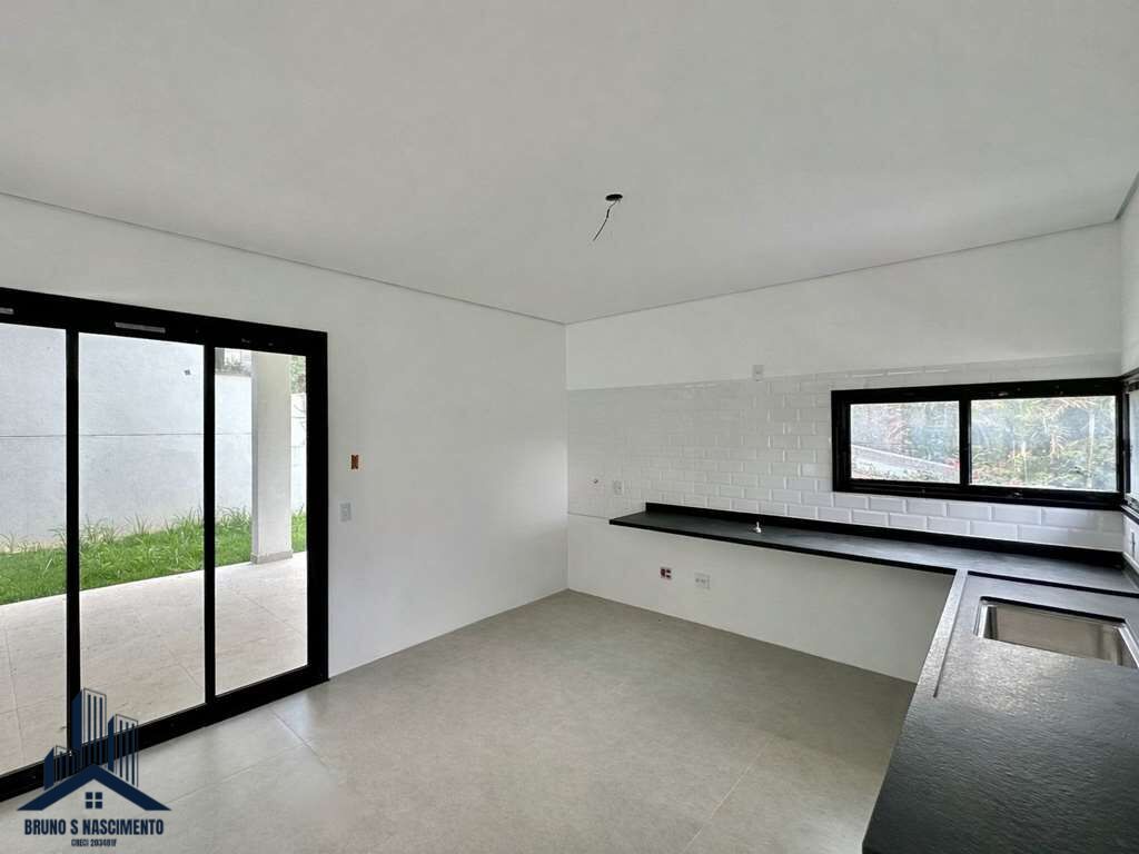 Casa à venda com 3 quartos, 3 suítes, 4 vagas e 326m² no Chácara do Refúgio, Carapicuíba (SP) — foto 11 de 30