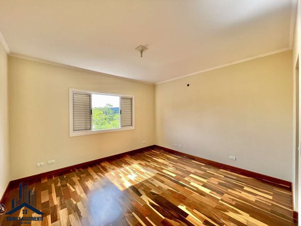 Casa à venda com 4 quartos, 4 suítes, 6 vagas e 311m² no Golf Gardens, Carapicuíba (SP) — foto 23 de 30