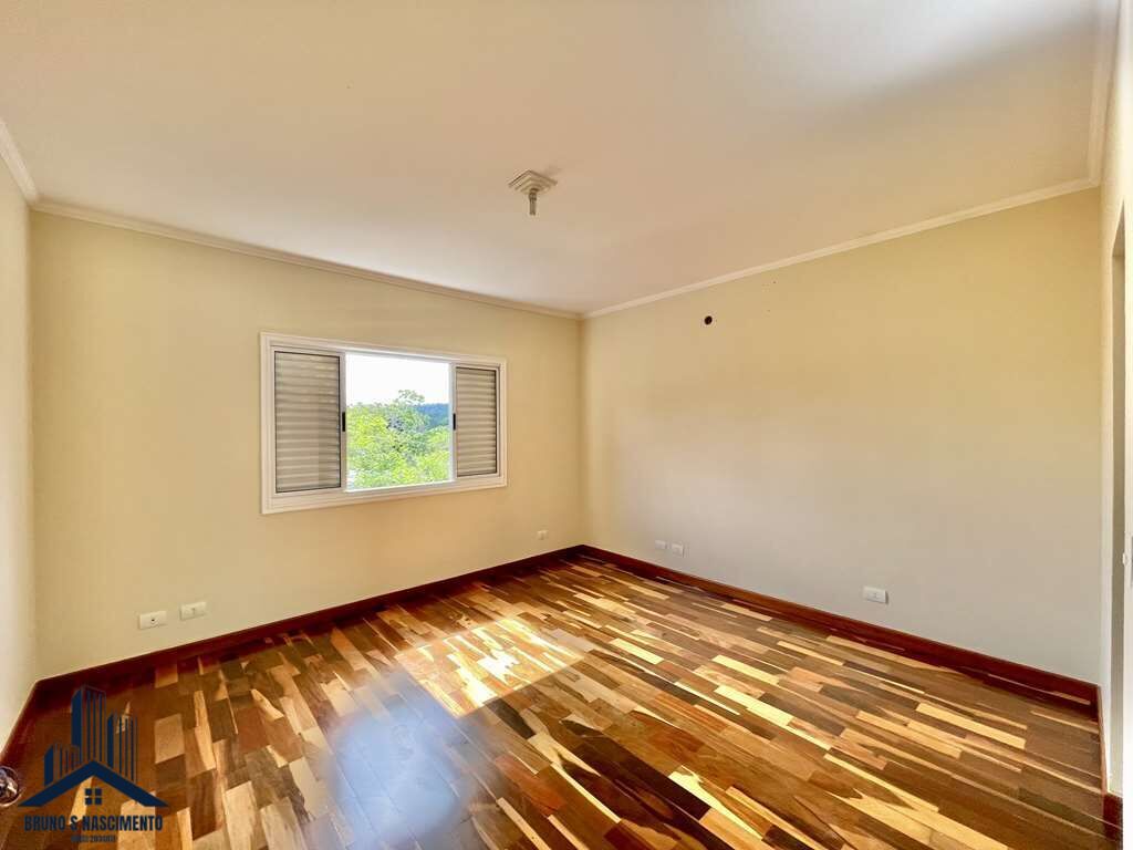 Casa para alugar com 4 quartos, 4 suítes, 6 vagas e 311m² no Golf Gardens, Carapicuíba (SP) — foto 23 de 30