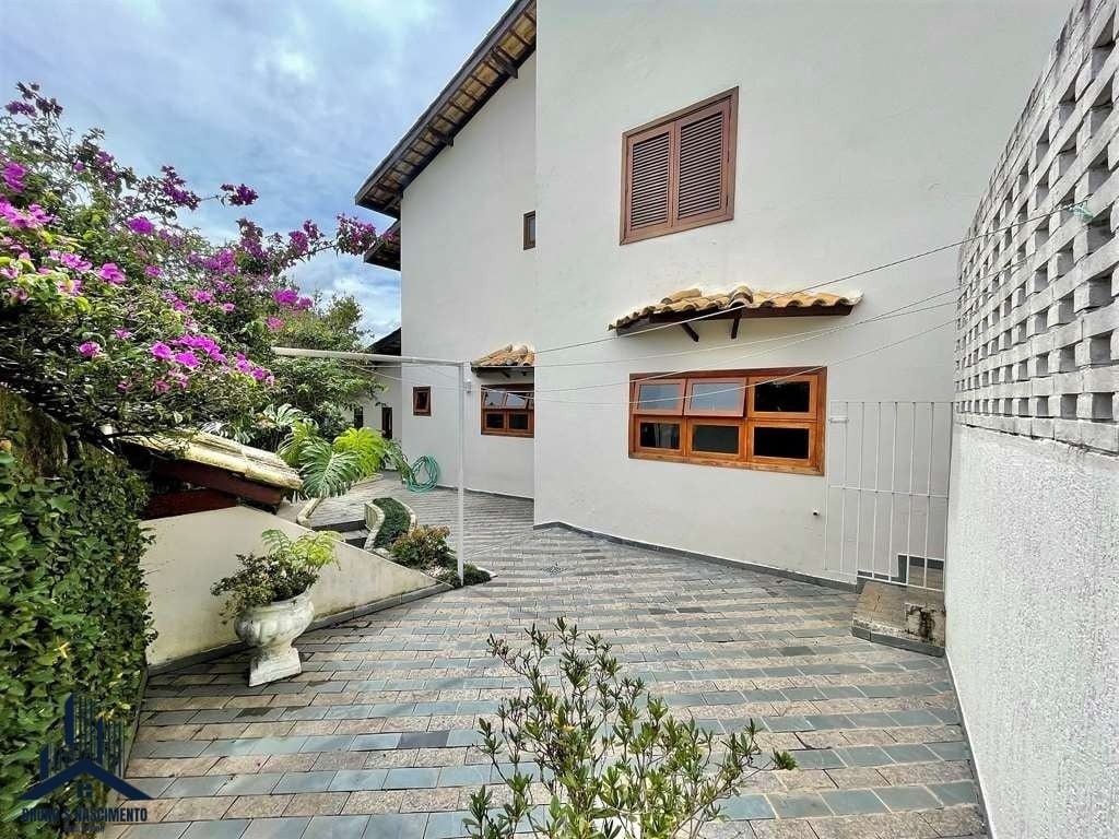 Casa à venda com 4 quartos, 2 suítes, 8 vagas e 356m² no Terras do Madeira, Carapicuíba (SP) — foto 10 de 30