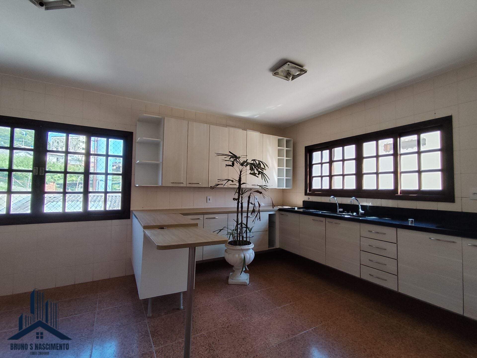 Casa à venda com 3 quartos, 1 suíte, 6 vagas e 235m² no Jardim Nomura, Cotia (SP) — foto 9 de 30