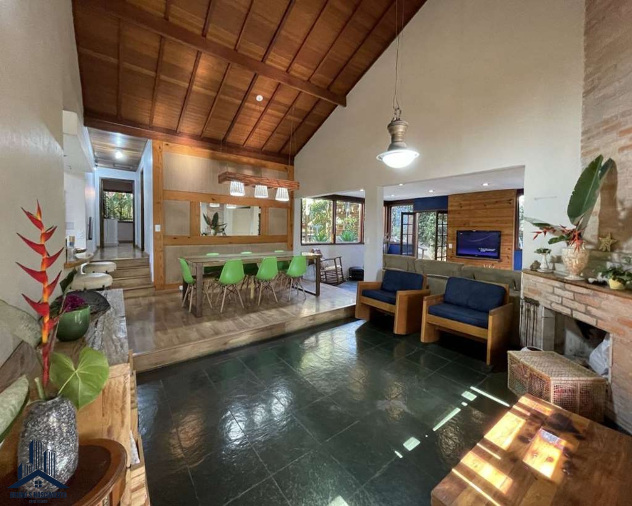 Casa à venda com 4 quartos, 1 suíte, 10 vagas e 220m² no FAZENDINHA, Carapicuíba (SP) — foto 9 de 30