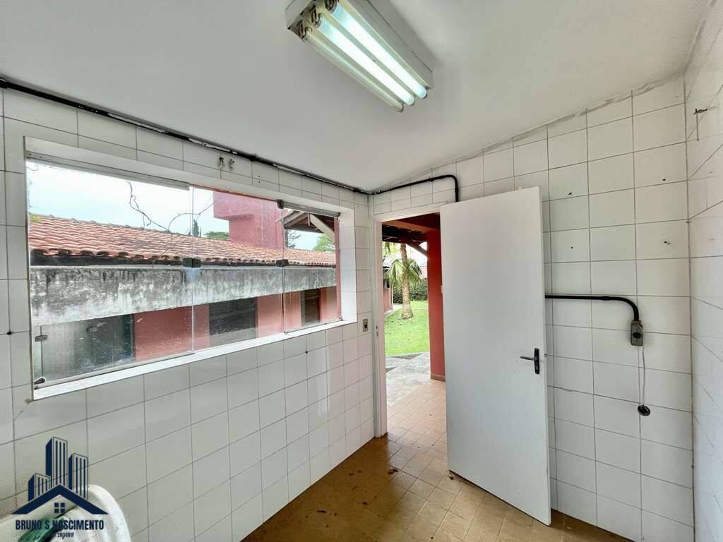 Casa à venda com 4 quartos, 1 suíte, 6 vagas e 409m² no Chácara São João, Carapicuíba (SP) — foto 12 de 30