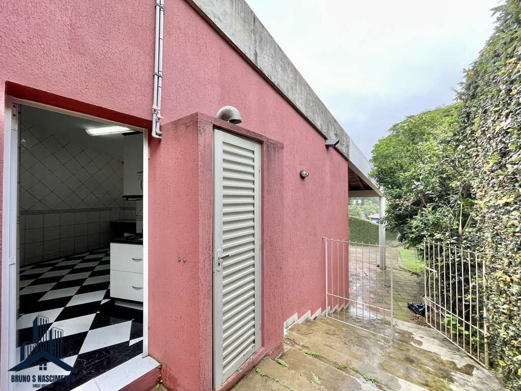 Casa à venda com 4 quartos, 1 suíte, 6 vagas e 409m² no Chácara São João, Carapicuíba (SP) — foto 14 de 30