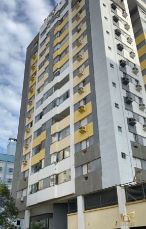 Apartamento à venda no bairro Comerciário em Criciúma/SC