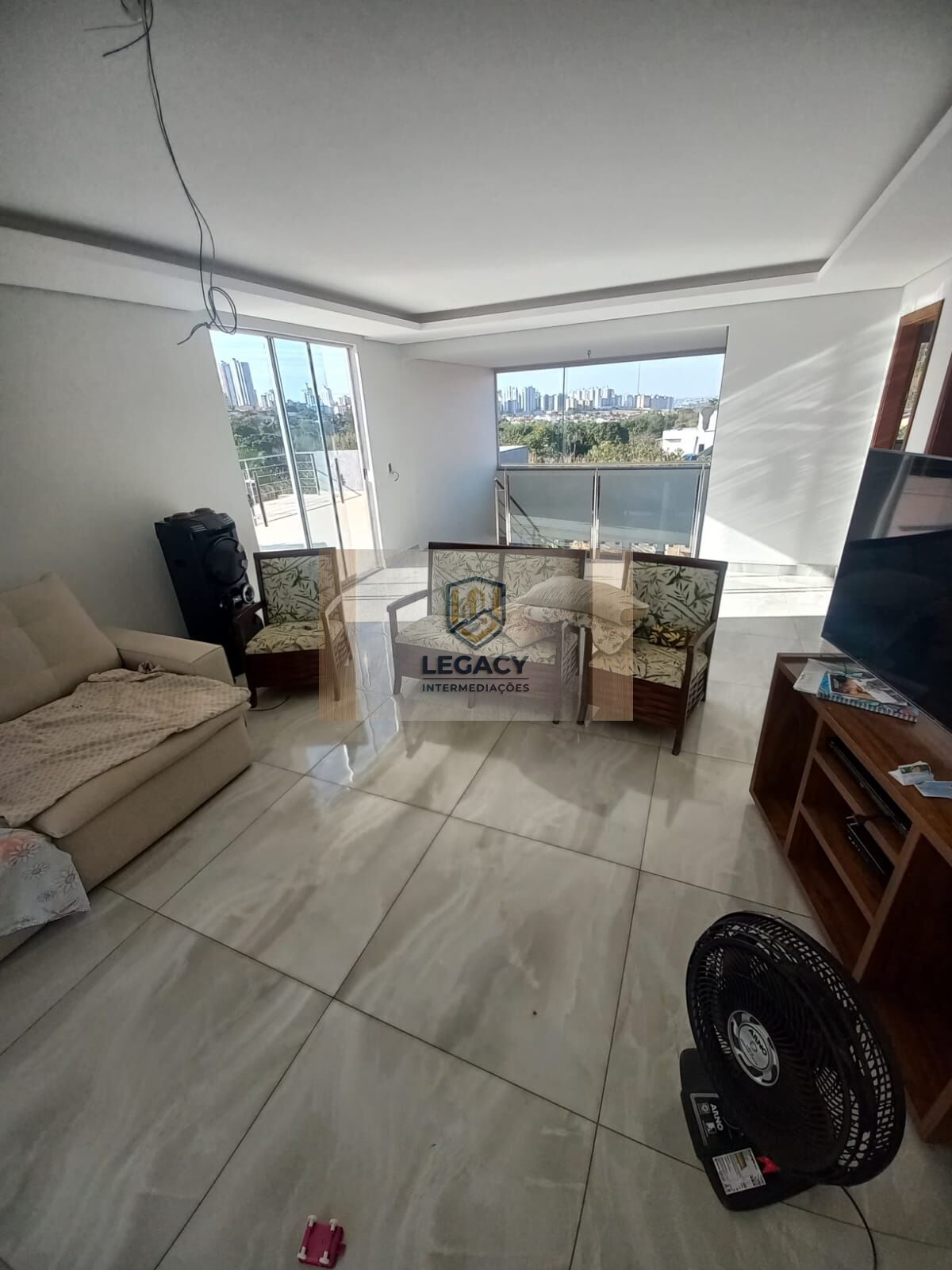 Casa em condomínio fechado com 3 Suítes, varanda e Jacuzzi