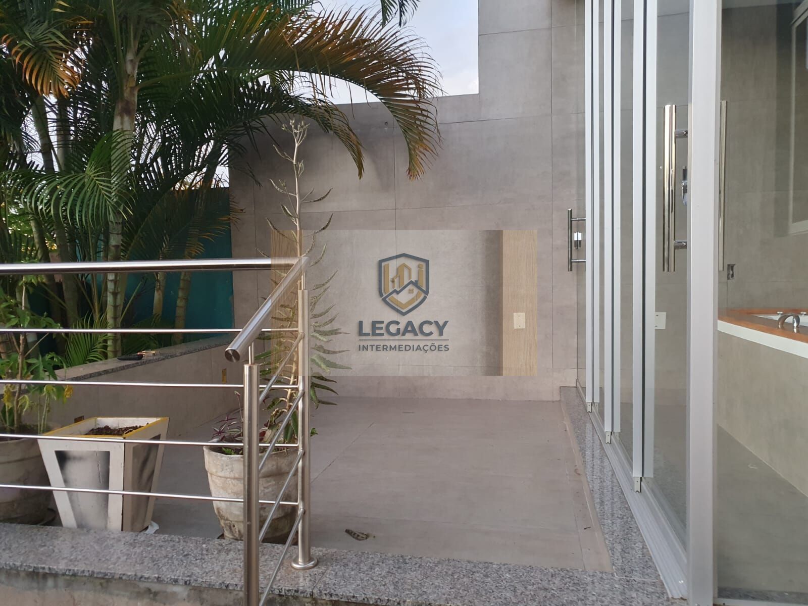 Casa em condomínio fechado com 3 Suítes, varanda e Jacuzzi