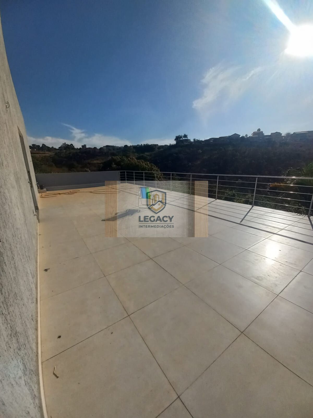 Casa em condomínio fechado com 3 Suítes, varanda e Jacuzzi