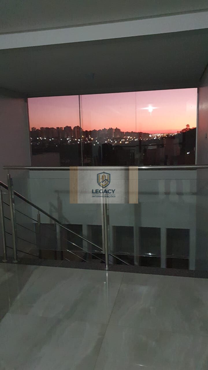 Casa em condomínio fechado com 3 Suítes, varanda e Jacuzzi