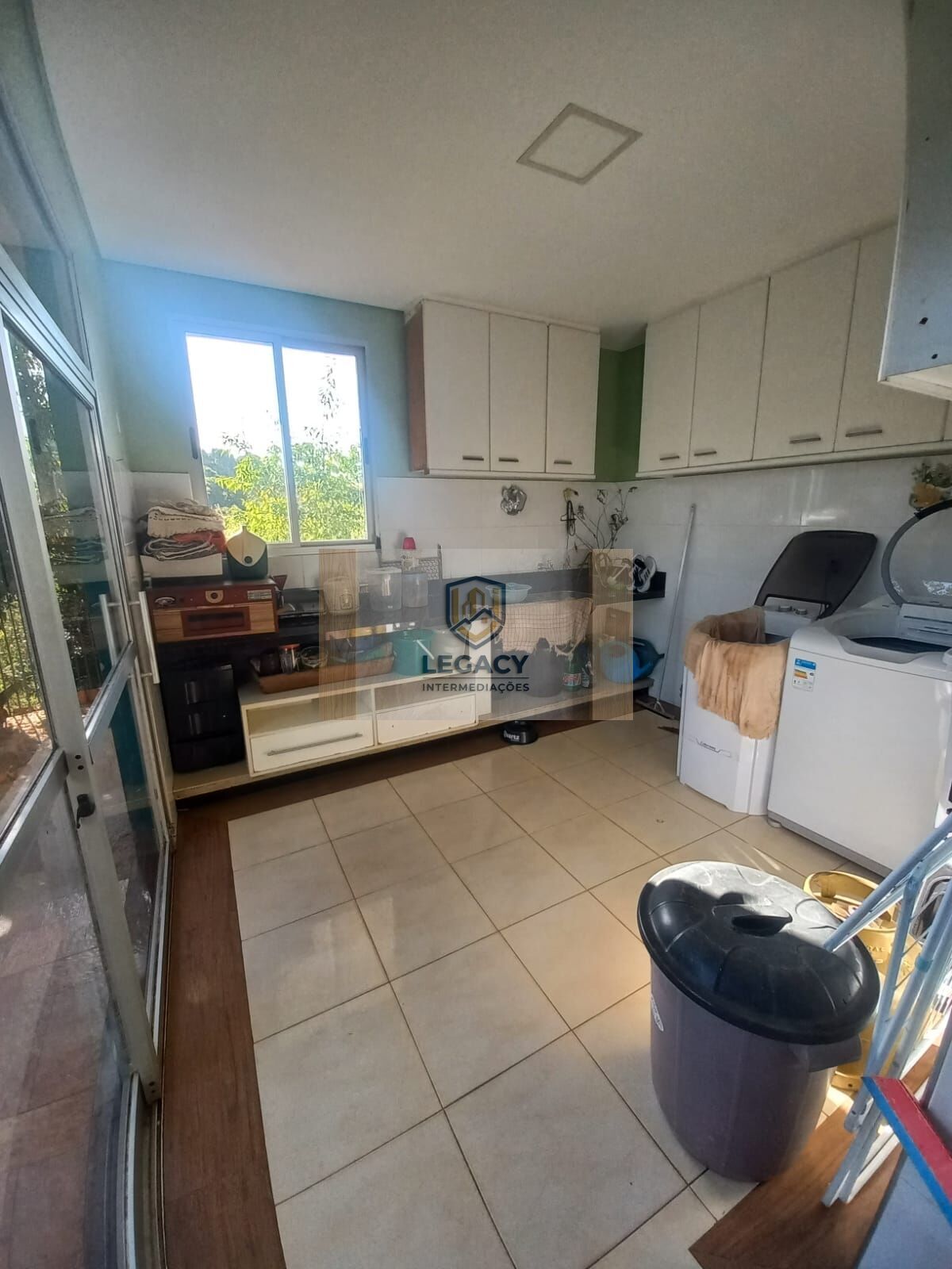 Casa em condomínio fechado com 3 Suítes, varanda e Jacuzzi